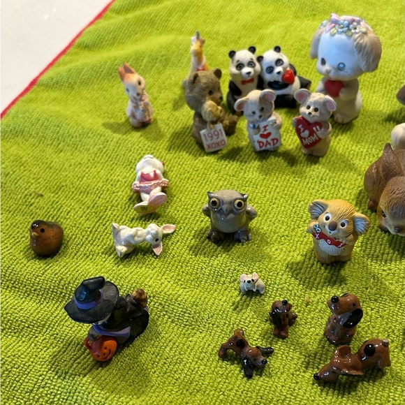24 Hallmark small figurines for Valentine’s Day, Halloween and others. - Picture 11 of 11